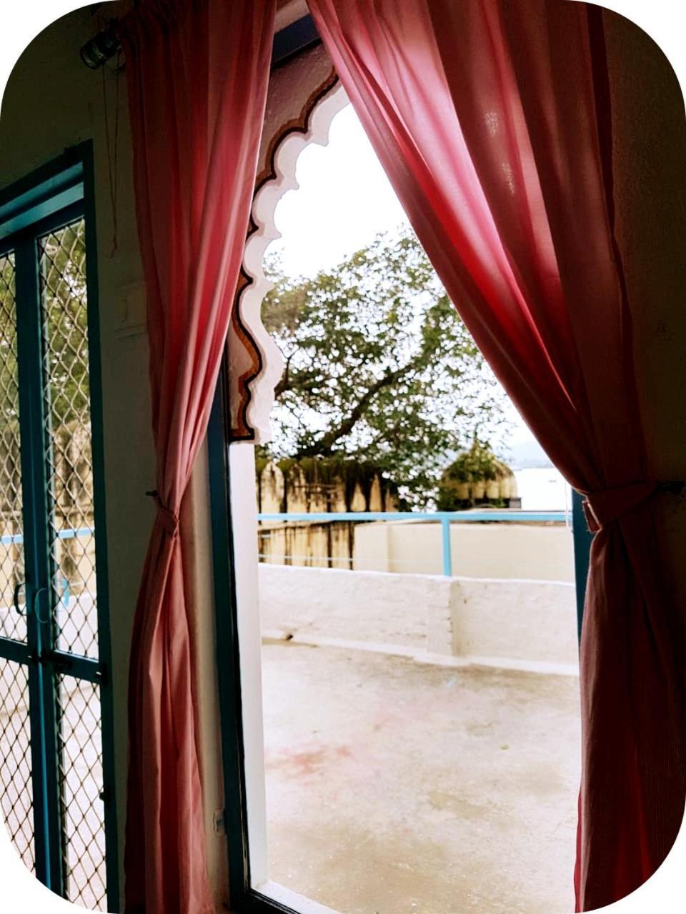 Gypsy Child Lake Hostel Udaipur Eksteriør billede