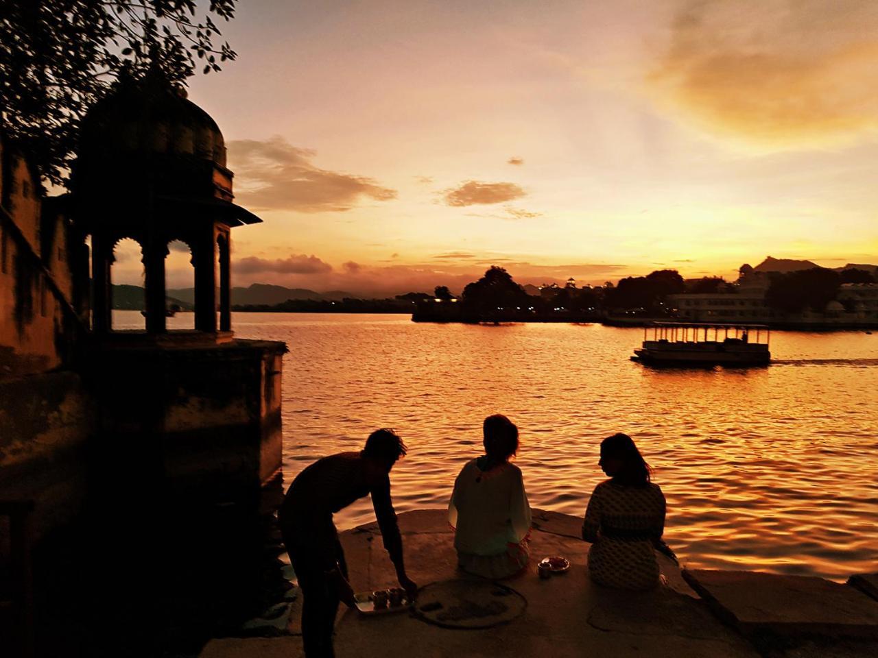 Gypsy Child Lake Hostel Udaipur Eksteriør billede